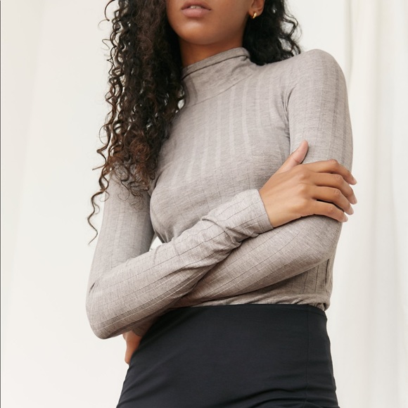 BLACK Aritzia Wilfred free Only Turtleneck